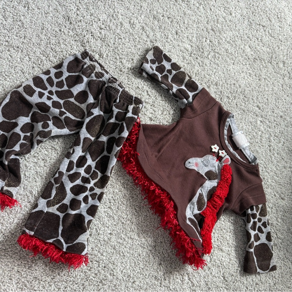 Brown and Red Giraffe Print Matching Set with Vibrant Trim